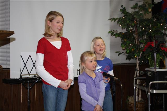 Sydney, Tatum and Haley church sing 054 (Small).jpg