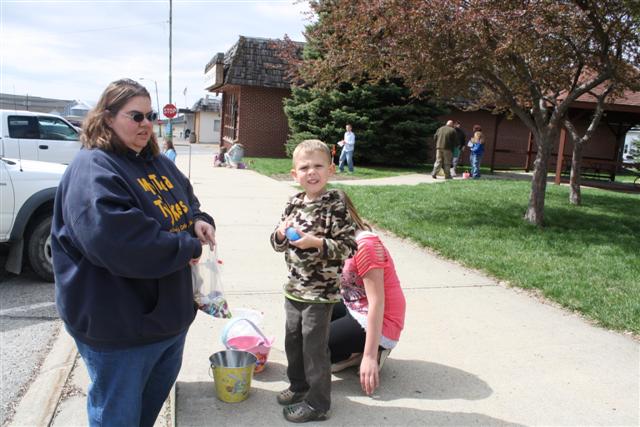 Easter Egg Hunt April 2011 013 (Small).jpg