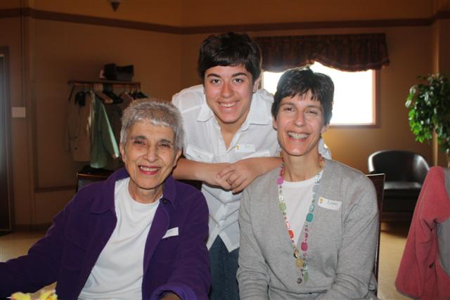Joan, Liz and Lynne 089 (Small).jpg Joan, Liz and Lynne 089 (Small).jpg